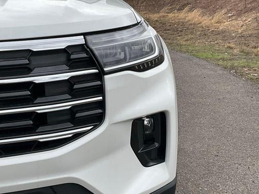 Star White Metallic Tri-Coat 2026 Ford Explorer Active w/200A Pkg
