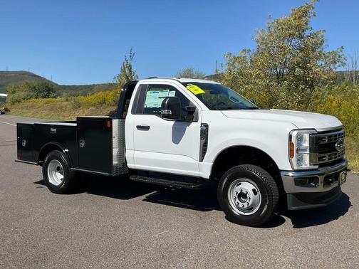 Oxford White 2024 Ford F-350 XL