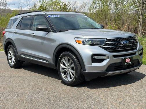 Iconic Silver Metallic 2023 Ford Explorer XLT