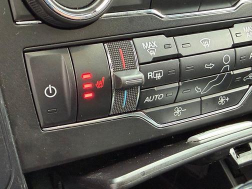 Magnetic 2019 Ford Explorer XLT