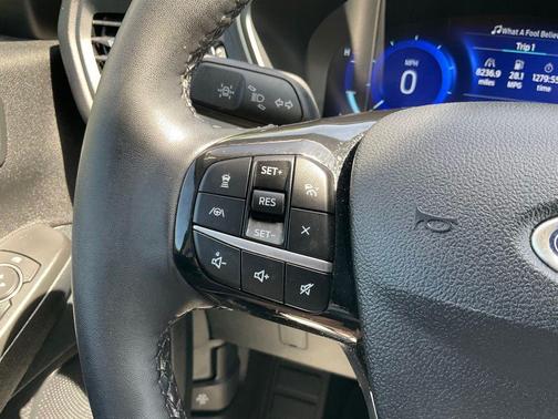 Iconic Silver Metallic 2022 Ford Escape SEL