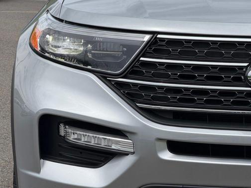 Iconic Silver Metallic 2023 Ford Explorer XLT