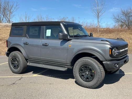 Carbonized Gray Metallic 2026 Ford Bronco Badlands