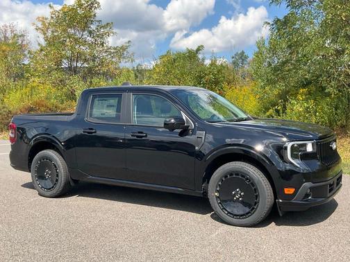 Shadow Black 2025 Ford Maverick Lobo