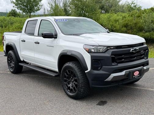 Summit White 2024 Chevrolet Colorado Trail Boss