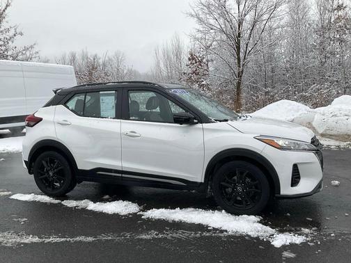 2023 Nissan Kicks SR