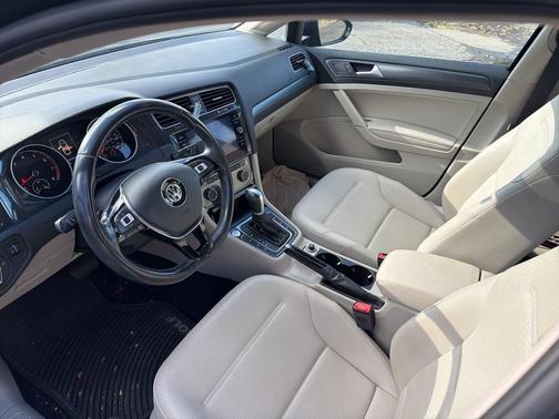2018 Volkswagen Golf TSI SE
