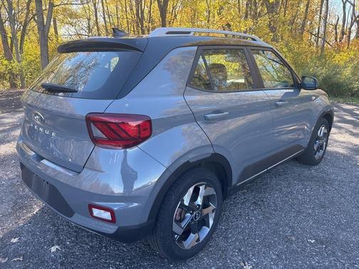 2022 Hyundai VENUE Limited