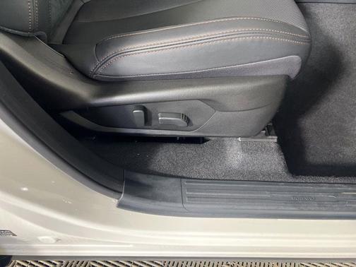 Crystal White Pearl 2025 Subaru Forester Touring