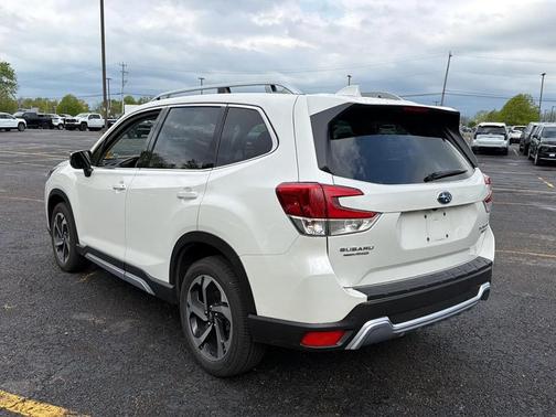 Crystal White Pearl 2023 Subaru Forester Touring