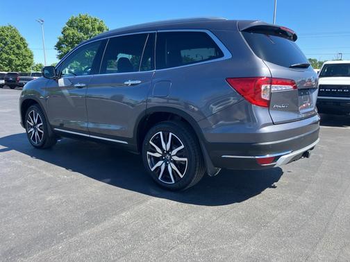 Modern Steel Metallic 2022 Honda Pilot Touring 8-Passenger