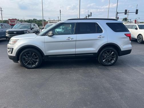 Ingot Silver Metallic 2017 Ford Explorer XLT