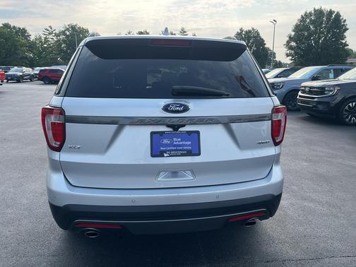 Ingot Silver Metallic 2017 Ford Explorer XLT