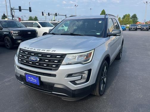 Ingot Silver Metallic 2017 Ford Explorer XLT