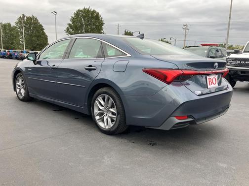 2019 Toyota Avalon Hybrid XLE
