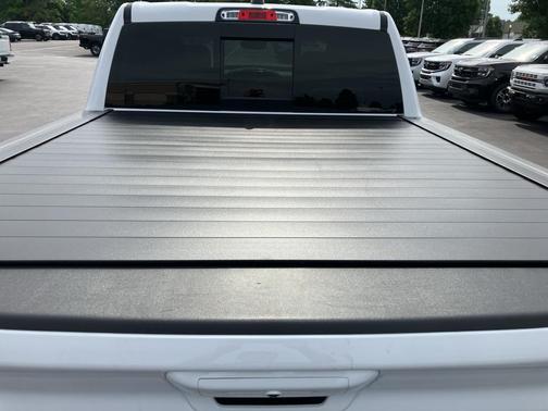 Bright White Clearcoat 2022 RAM 1500 Laramie