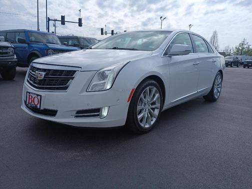 Crystal White Tricoat 2016 Cadillac XTS Luxury