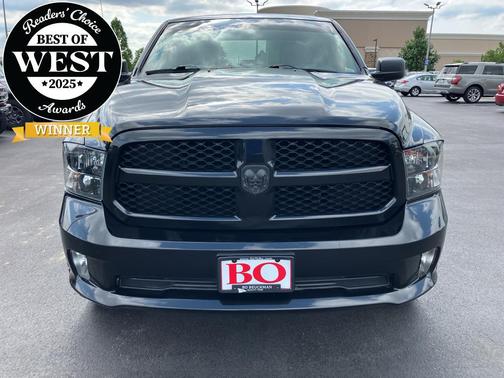 Brilliant Black Crystal Pearlcoat 2018 RAM 1500 Express