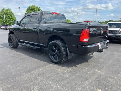 Brilliant Black Crystal Pearlcoat 2018 RAM 1500 Express