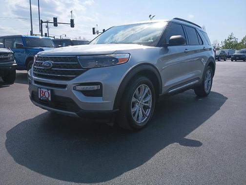 ICONIC SILVER METALLIC 2020 Ford Explorer XLT