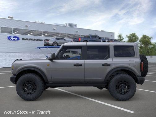 CARBONIZED GRAY METALLIC 2026 Ford Bronco Badlands