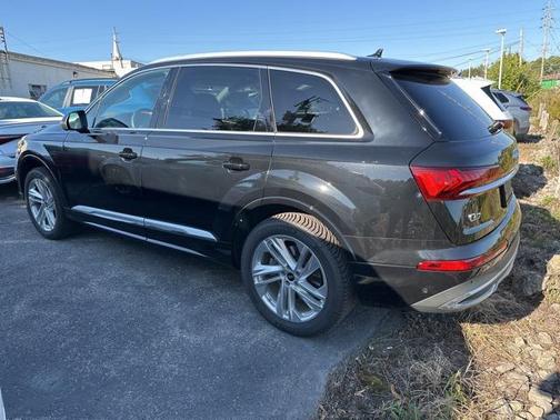 2023 Audi Q7 55 Premium Plus