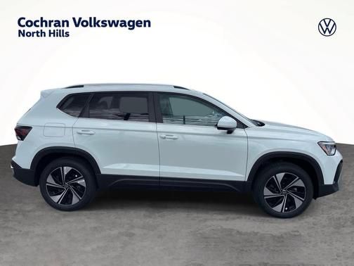 Pure White 2026 Volkswagen Taos SE