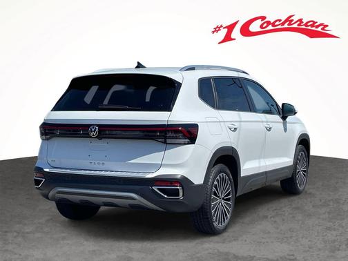 Pure White 2025 Volkswagen Taos 1.5T SE