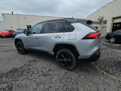 2020 Toyota RAV4 Hybrid SE