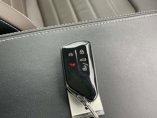 Platinum Gray Metallic 2024 Volkswagen Atlas 2.0T SEL