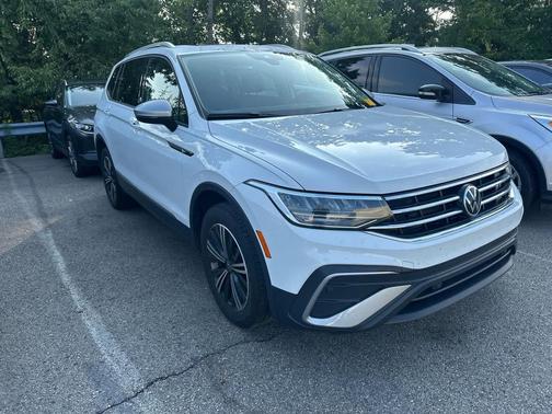 WHI/White 2024 Volkswagen Tiguan 2.0T Wolfsburg Edition