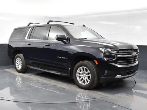 Photo 2 of 33 of 2022 Chevrolet Suburban LT
