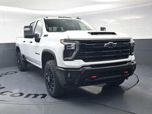 Summit White 2026 Chevrolet Silverado 2500 LT