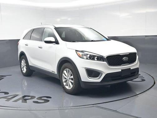 Snow White Pearl 2016 Kia Sorento LX
