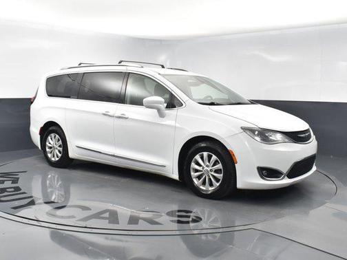 2018 Chrysler Pacifica Touring-L