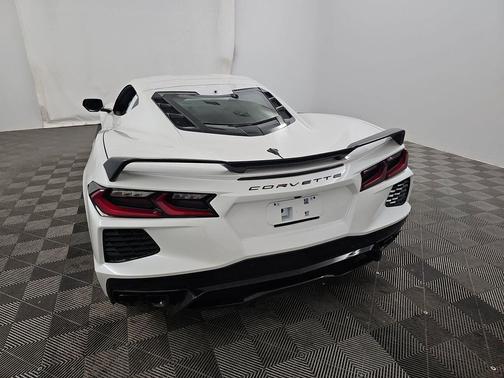 White Pearl Metallic Tricoat 2023 Chevrolet Corvette Stingray w/3LT