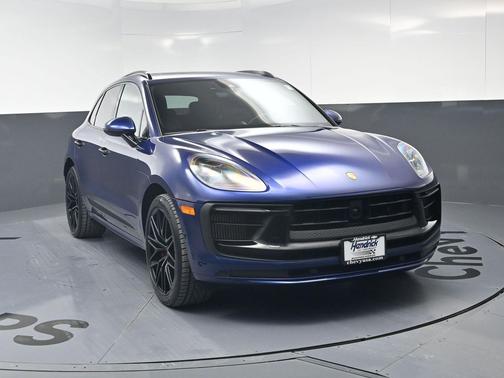 Gentian Blue Metallic 2023 Porsche Macan Macan GTS