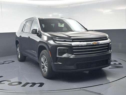 Mosaic Black Metallic 2026 Chevrolet Traverse LT
