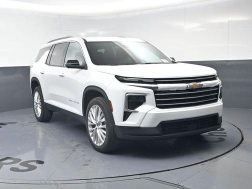 Summit White 2026 Chevrolet Traverse LT