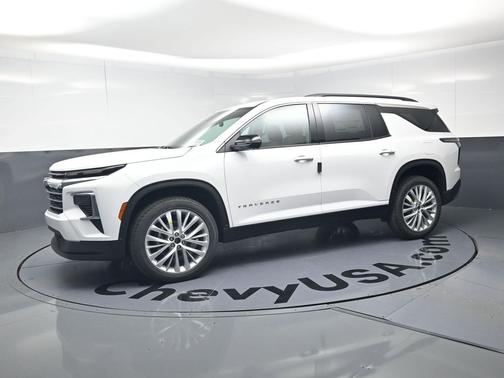 Summit White 2026 Chevrolet Traverse LT