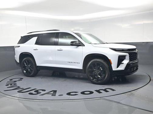 Polar White Tricoat 2026 Chevrolet Traverse RS