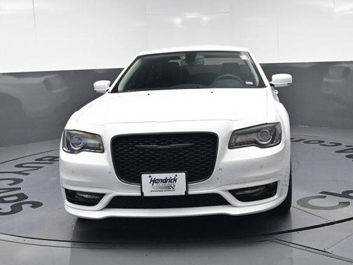 2023 Chrysler 300 Touring