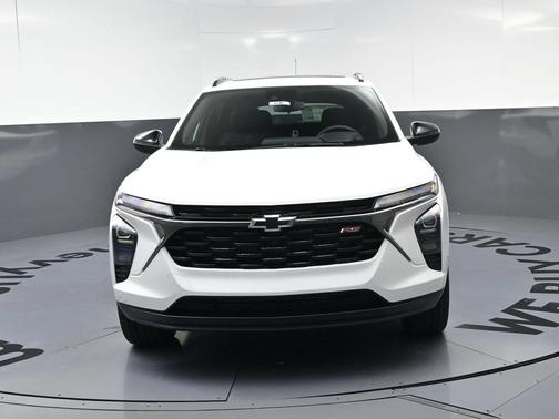 Summit White 2026 Chevrolet Trax FWD 2RS
