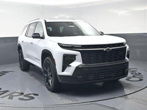 Polar White Tricoat 2026 Chevrolet Traverse RS