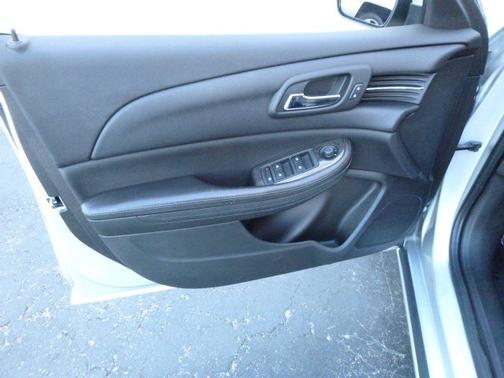 Silver Ice Metallic 2015 Chevrolet Malibu 1LT