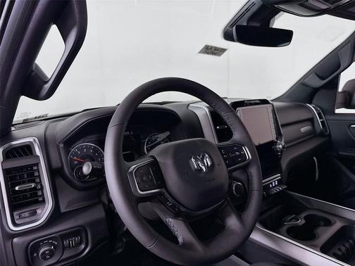 Diamond Black Crystal Pearl-Coat Exterior Paint 2026 RAM 1500 Big Horn/Lone Star