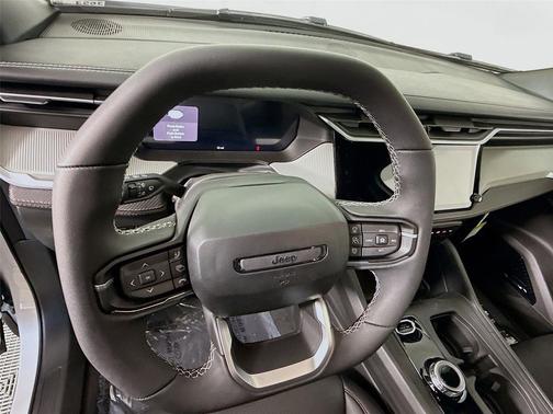 Bright White Clear-Coat Exterior Paint 2026 Jeep Cherokee Limited