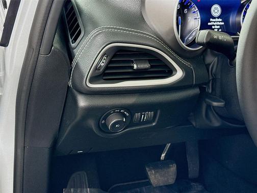 Silver Mist Clearcoat 2026 Chrysler Pacifica L