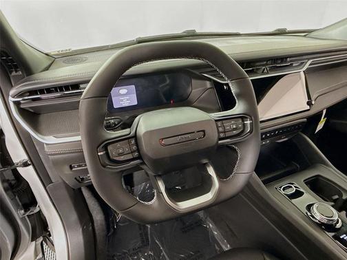 Silver Zynith Clear-Coat Exterior Paint 2026 Jeep Cherokee Overland