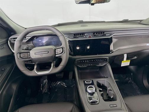 Silver Zynith Clear-Coat Exterior Paint 2026 Jeep Cherokee Overland